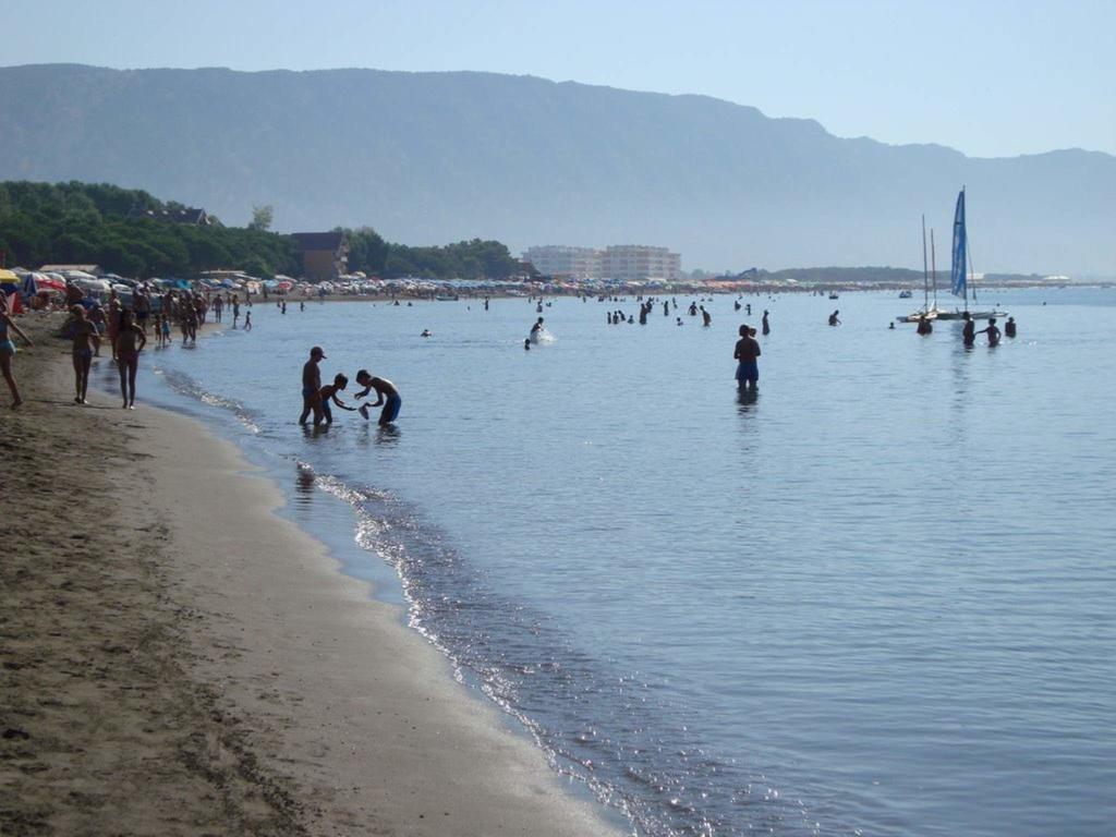 Aparthotel Vila Tufi Velipojë Oda fotoğraf