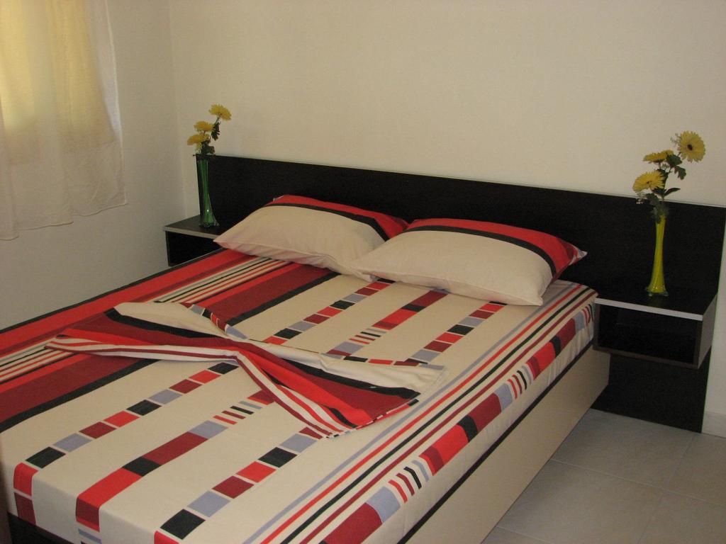 Aparthotel Vila Tufi Velipojë Oda fotoğraf