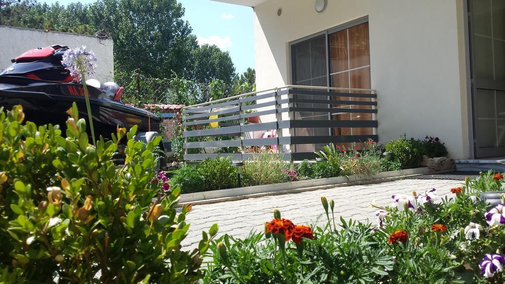 Aparthotel Vila Tufi Velipojë Oda fotoğraf