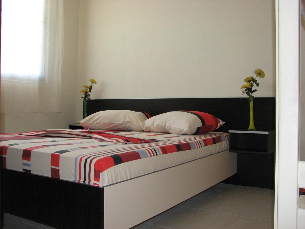 Aparthotel Vila Tufi Velipojë Oda fotoğraf